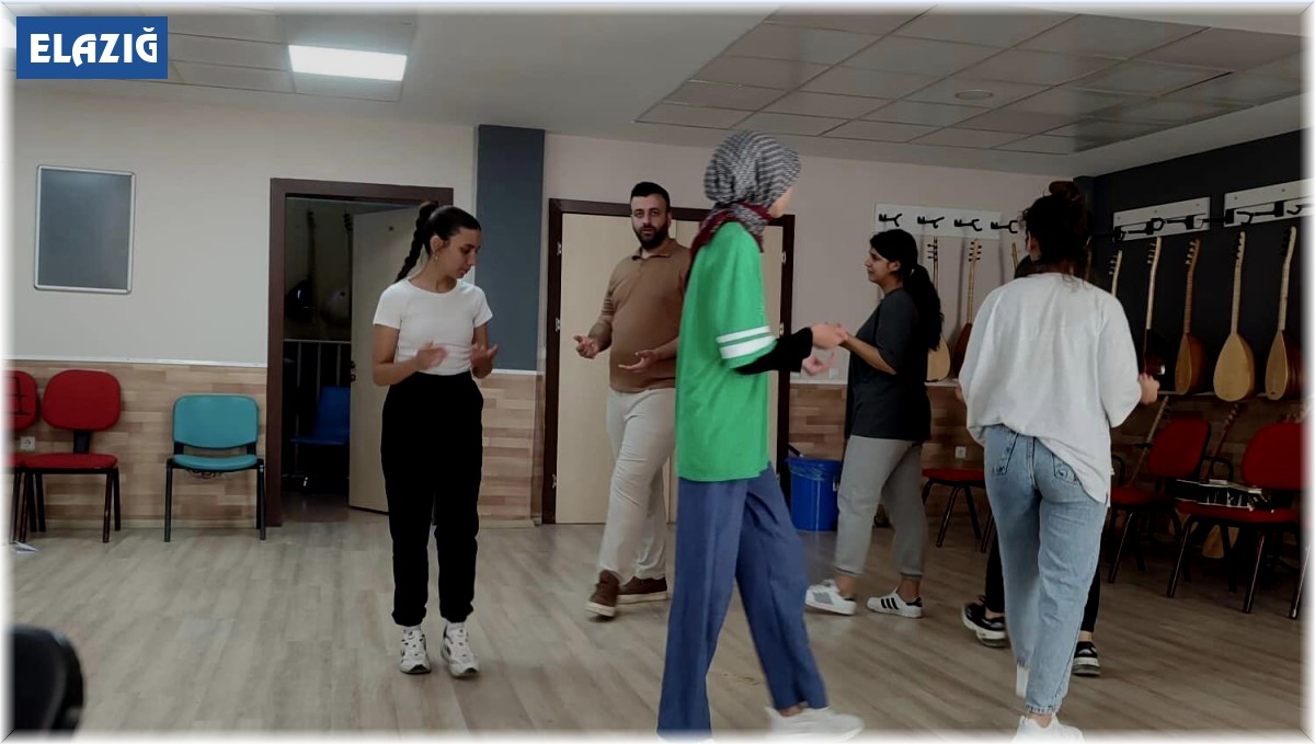 Elazığ'da gençlerden yaz okullarına yoğun ilgi