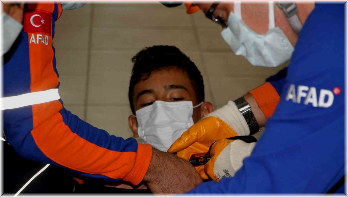 Elazığ'da gerçeği aratmayan deprem ve yangın tatbikatı: 500 kişi katıldı