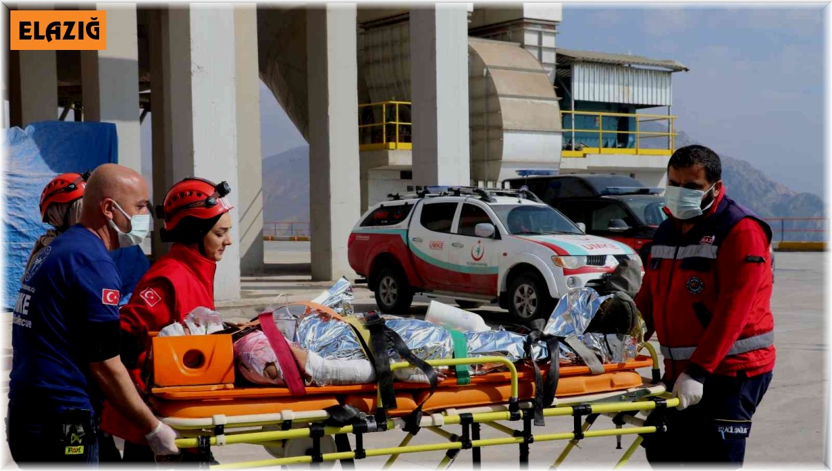 Elazığ'da gerçeği aratmayan deprem ve yangın tatbikatı