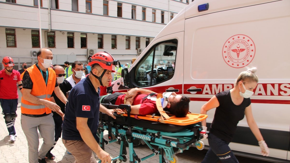 Elazığ'da gerçeği aratmayan yangın ve deprem tatbikatı