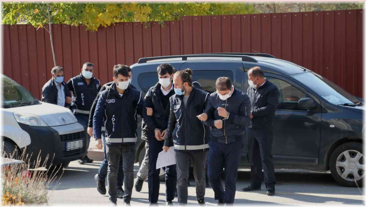 Elazığ'da göçmen kaçakçılarına operasyon: 5 gözaltı