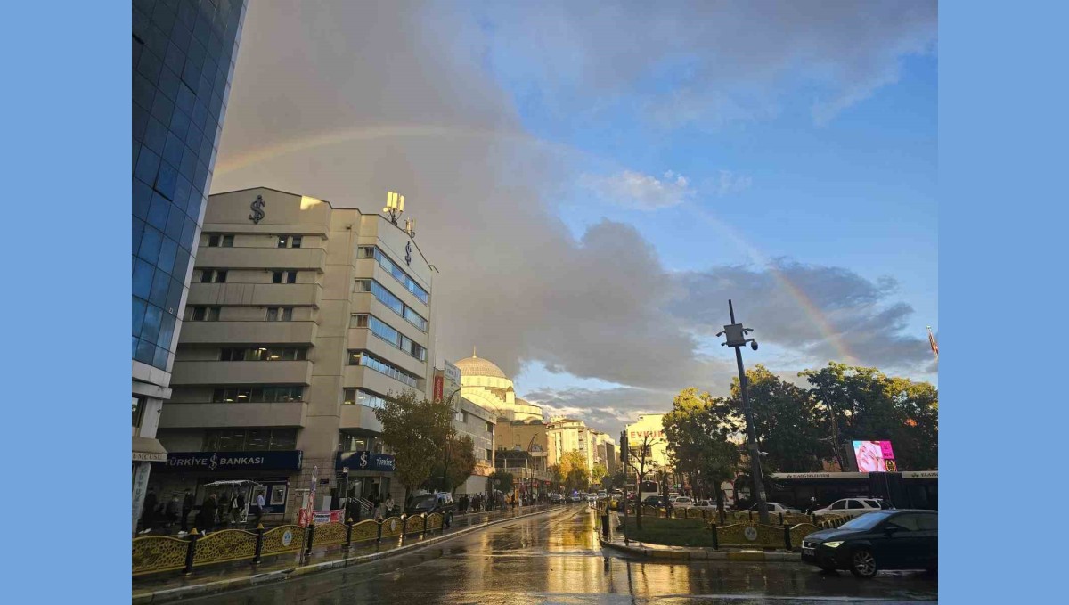 Elazığ'da gökkuşağı görsel şölen sundu