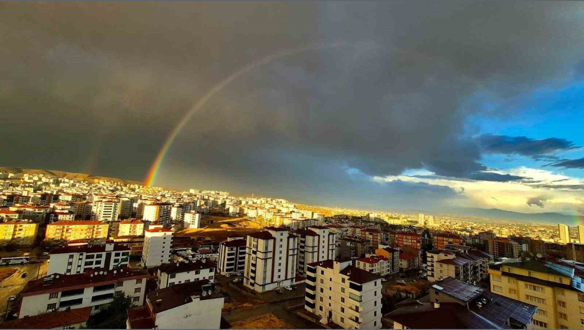 Elazığ'da gökkuşağı şöleni