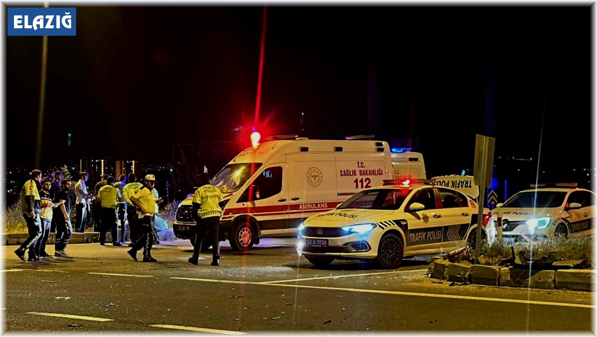 Elazığ'da hafif ticari araç ile otomobil çarpıştı: 2 yaralı