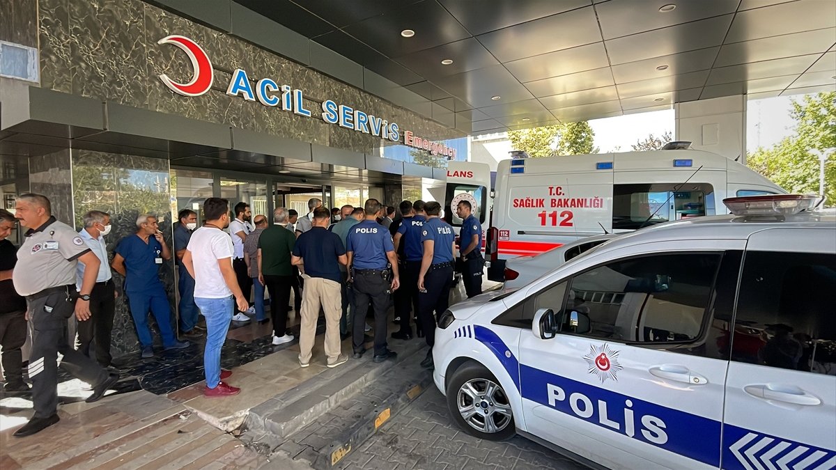 Elazığ'da hastanede çıkan silahlı kavgada 3 kişi yaralandı