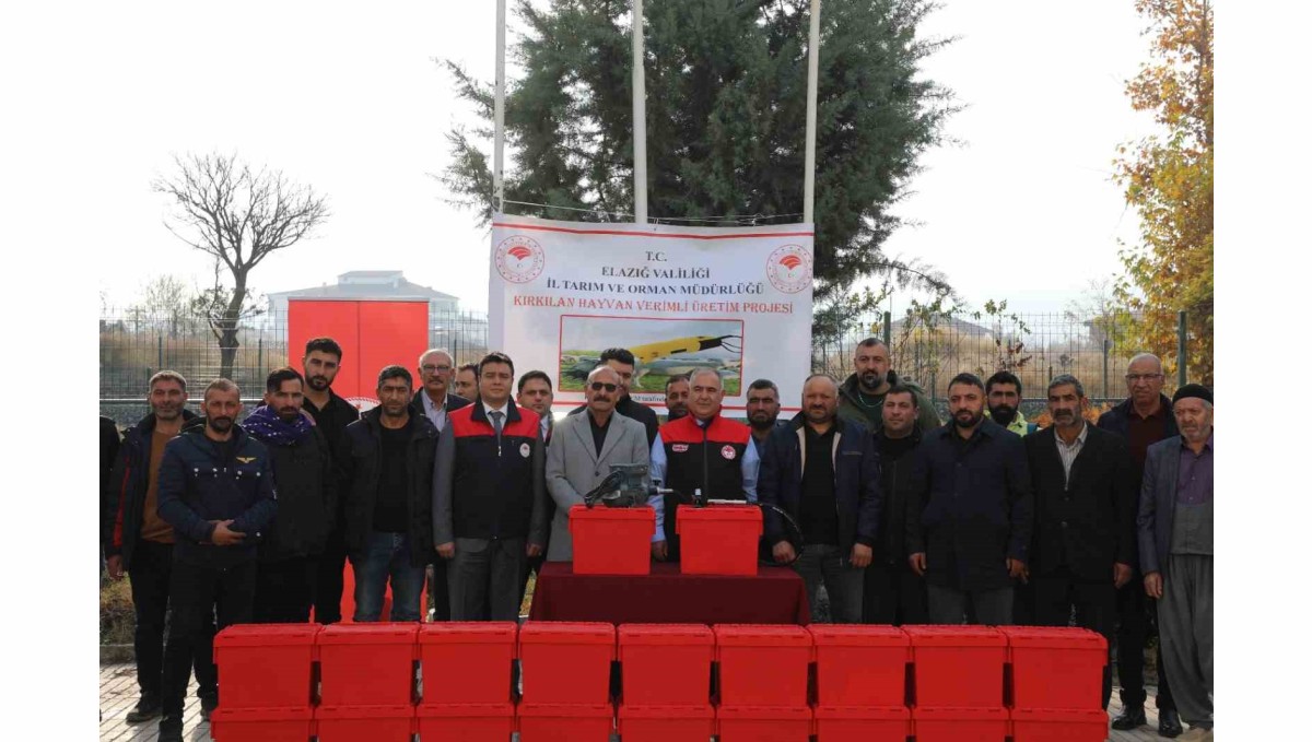 Elazığ'da hayvan üreticilerine kırkım makinası verildi