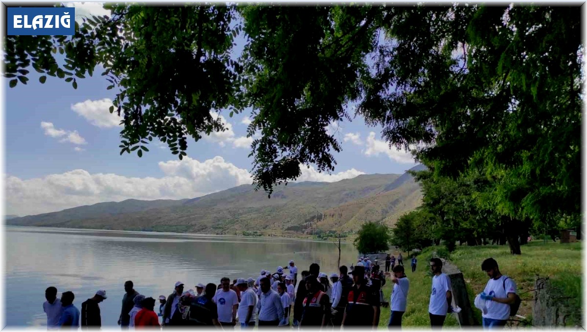 Elazığ'da Hazar Gölü çevresi temizlendi