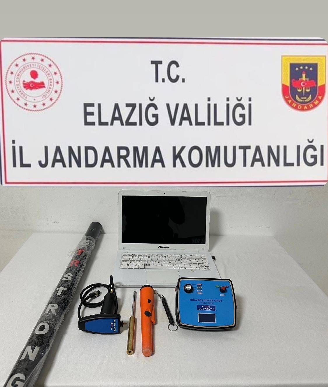 Elazığ'da hazine için keşif yapan 4 şüpheli suçüstü yakalandı