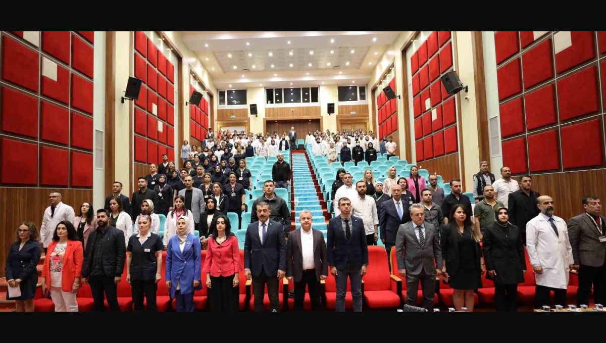 Elazığ'da hemşireler ve ebeler günü kutlandı