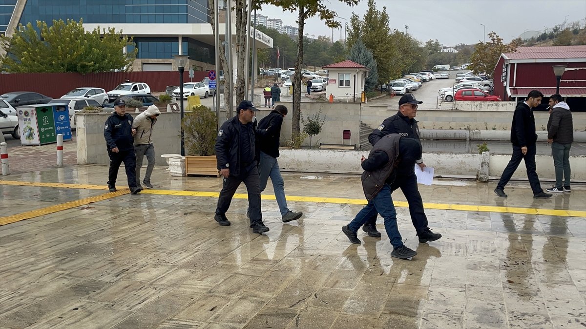 Elazığ'da hırsızlık yaptıkları iddiasıyla 3 şüpheli yakalandı