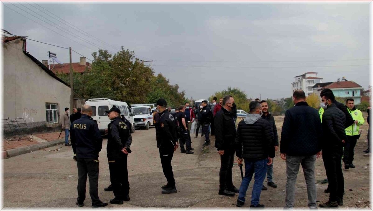 Elazığ'da iki aile arasında silahlı, kılıçlı, bijonlu kavga: 3 yaralı