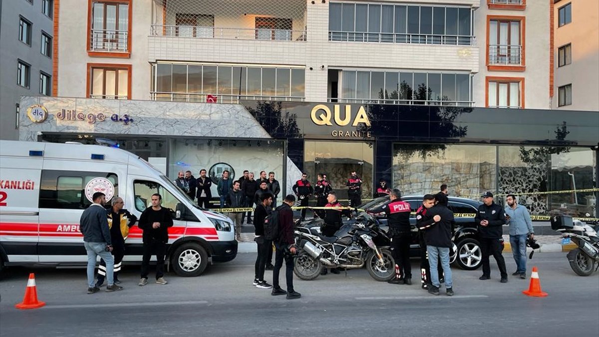 Elazığ'da iki grup arasındaki silahlı kavgada 3 kişi öldü