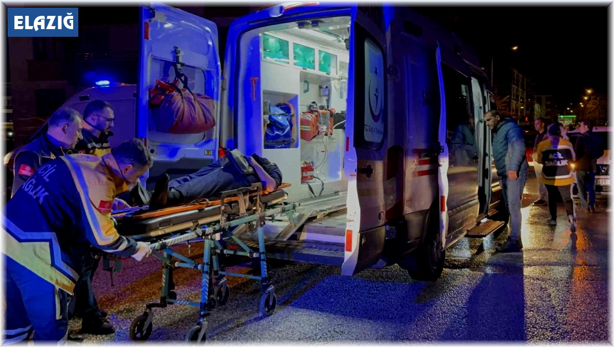 Elazığ'da iki otomobil çarpıştı: 7 yaralı