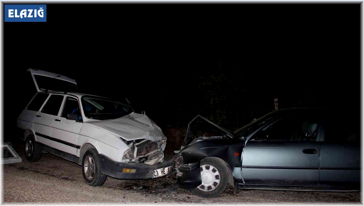 Elazığ'da iki otomobil kafa kafaya çarpıştı: 5 yaralı