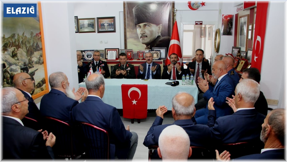 Elazığ'da il protokolü, gazilerle bir araya geldi