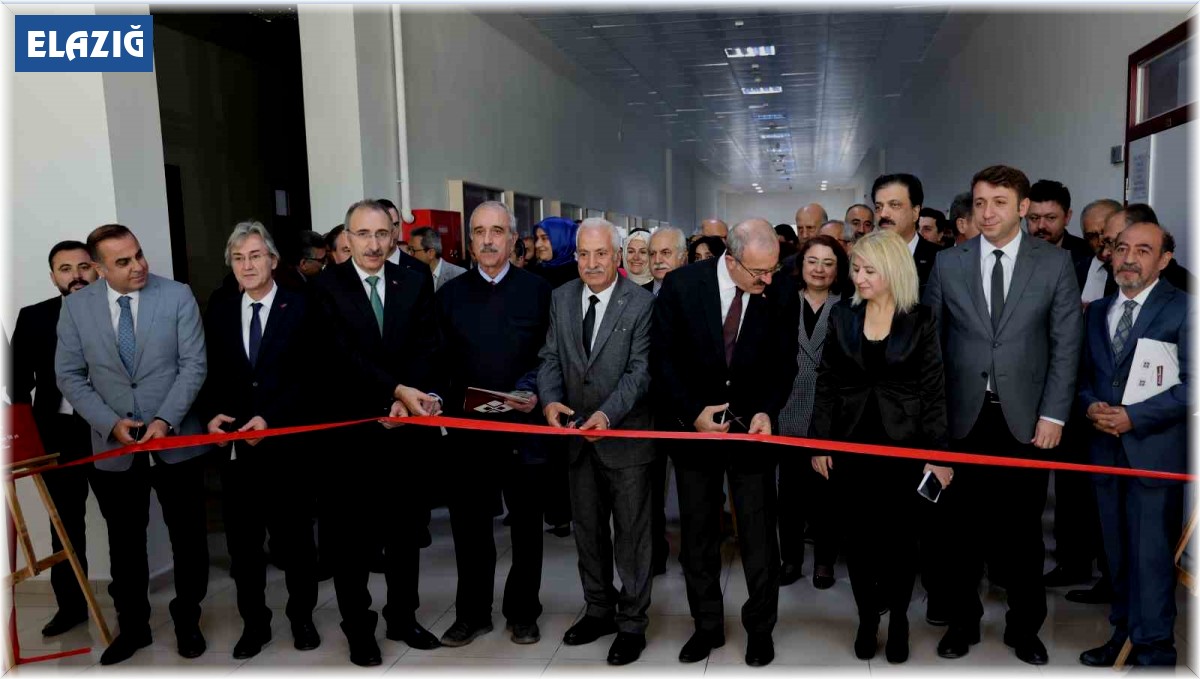 Elazığ'da 'İletişim Müzesi' ve 'Fotoğraflarda Yaşayan Harput Sergisi' açıldı