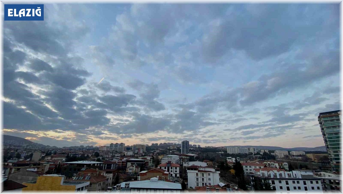 Elazığ'da ilginç bulut görüntüsü: 'Sirrokümülüs'leri görenler bir kez daha baktı