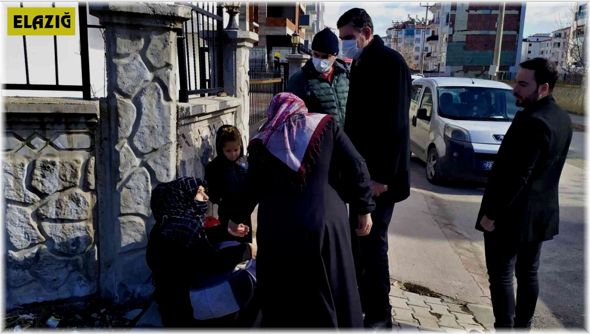 Elazığ'da ilginç olay: Zabıta dilenciyi yakaladı, vatandaş hala para vermeye çalıştı
