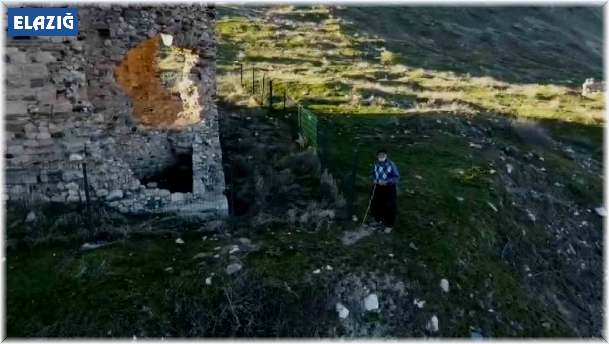 Elazığ'da ilk defa dron gören vatandaşın tavırları tebessüm ettirdi