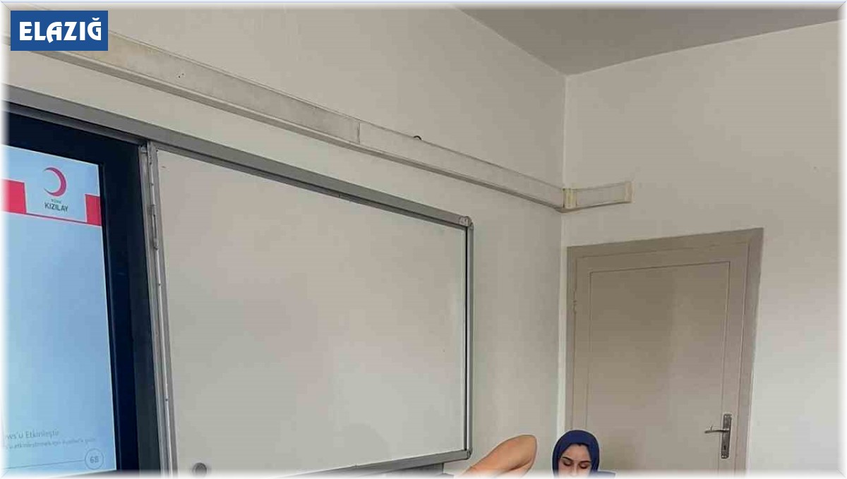 Elazığ'da ilk yardım eğitimleri sürüyor