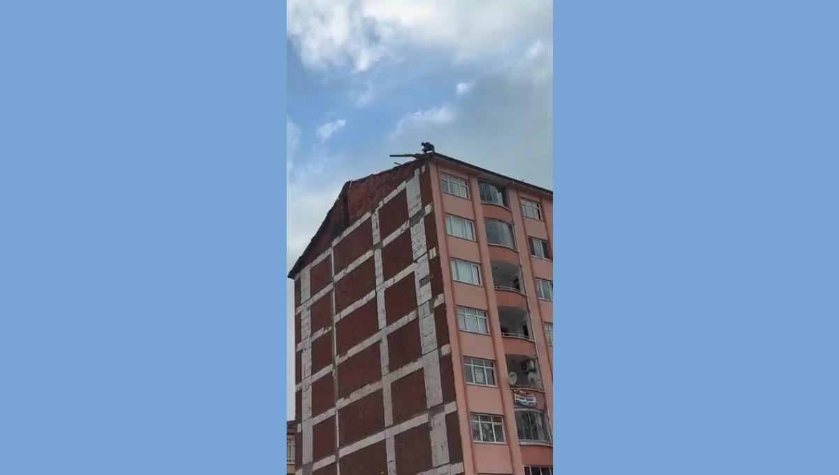 Elazığ'da inşaat işçisinin tehlikeli çalışması