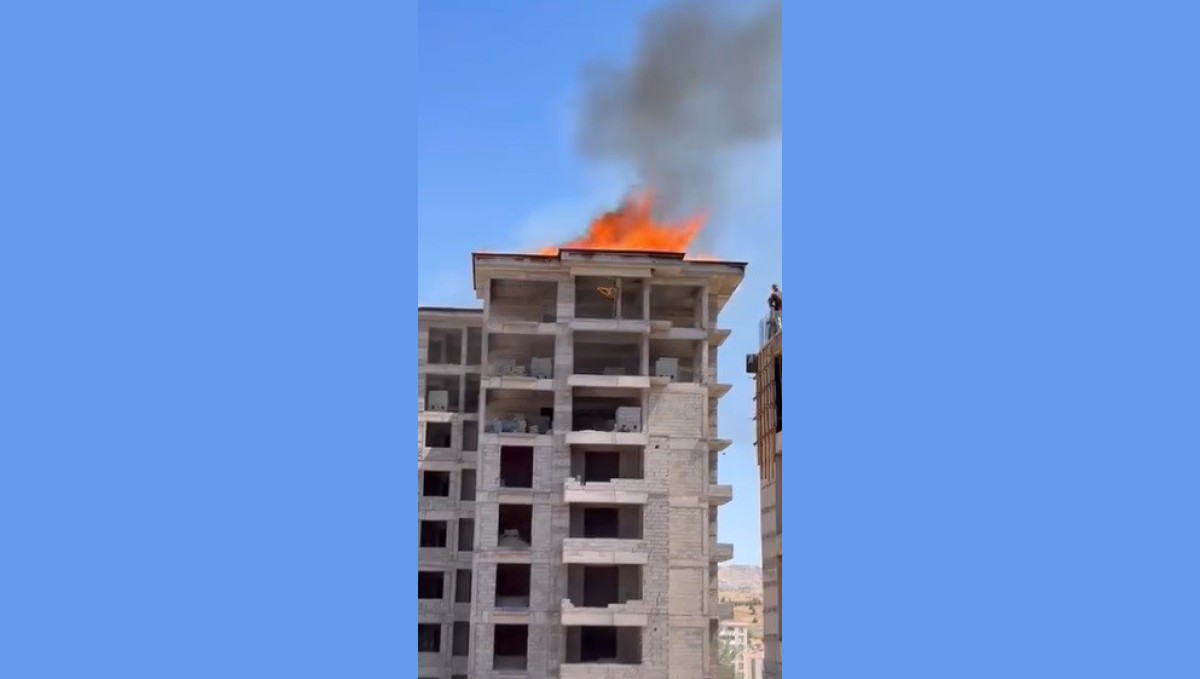 Elazığ'da inşaatta yangın