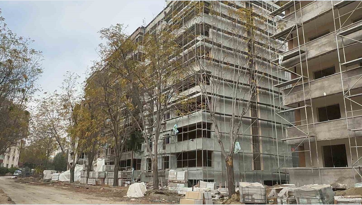 Elazığ'da inşaattan düşen işçi ağır yaralandı