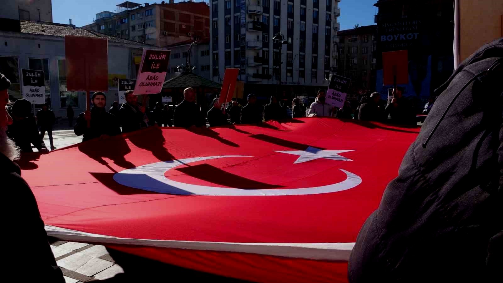 Elazığ'da, İsrail'in Gazze'ye yönelik saldırıları 'Sessiz çığlıkla' protesto edildi
