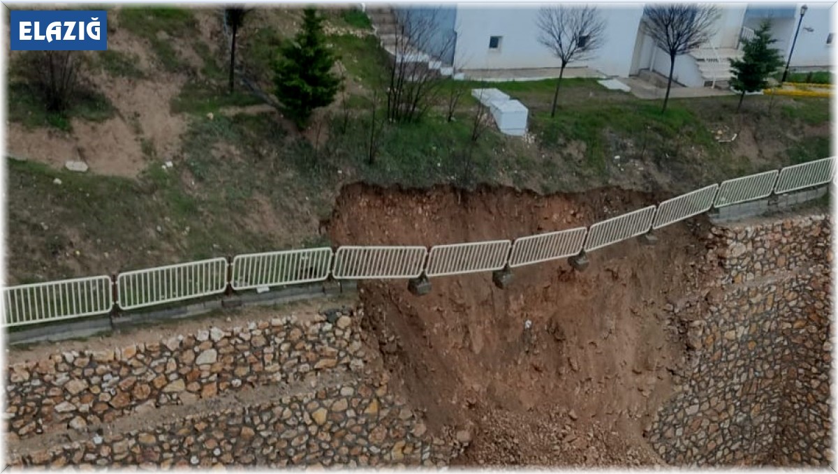 Elazığ'da istinat duvarı çöktü