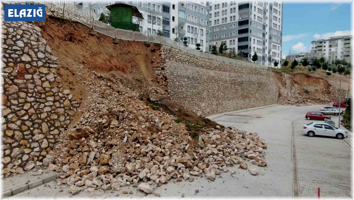 Elazığ'da istinat duvarları yağışın etkisiyle çöküyor