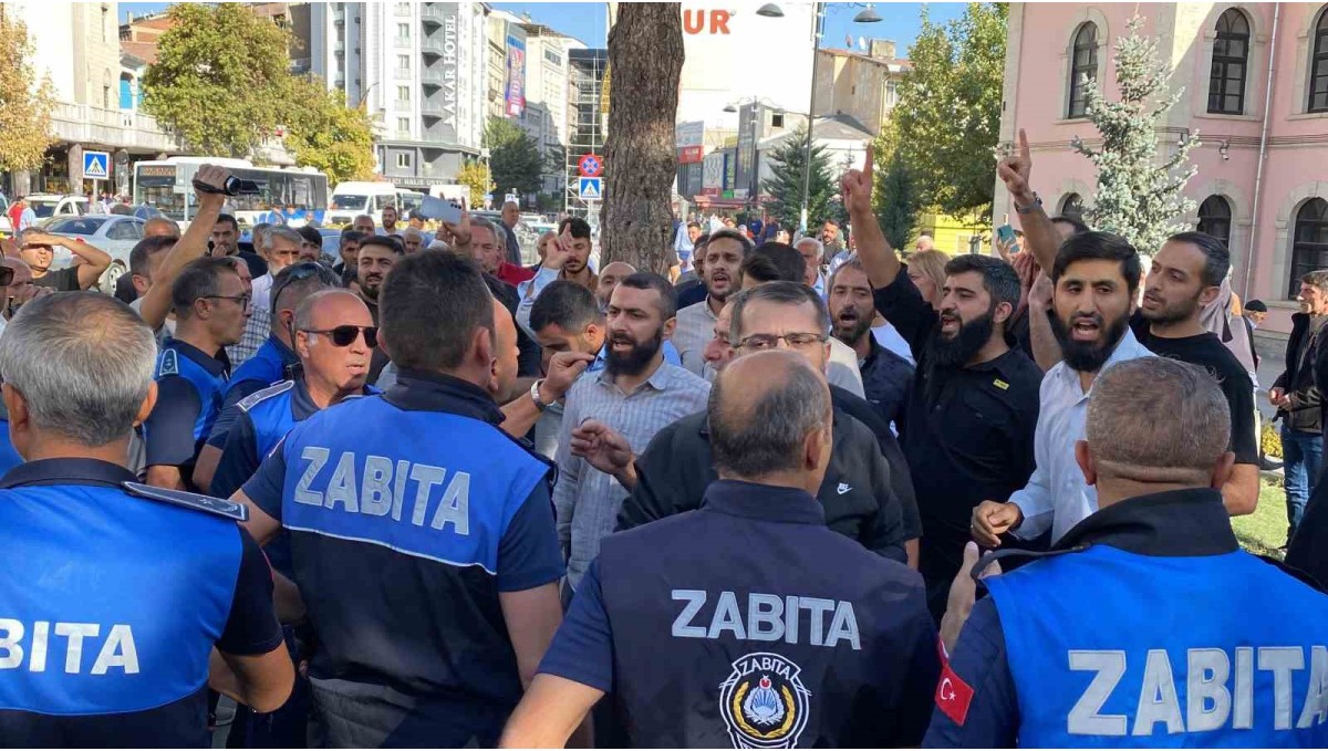 Elazığ'da izinsiz yürüyüş