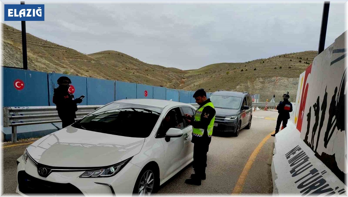 Elazığ'da jandarma 10 günde 17 bin 118 aracı denetledi