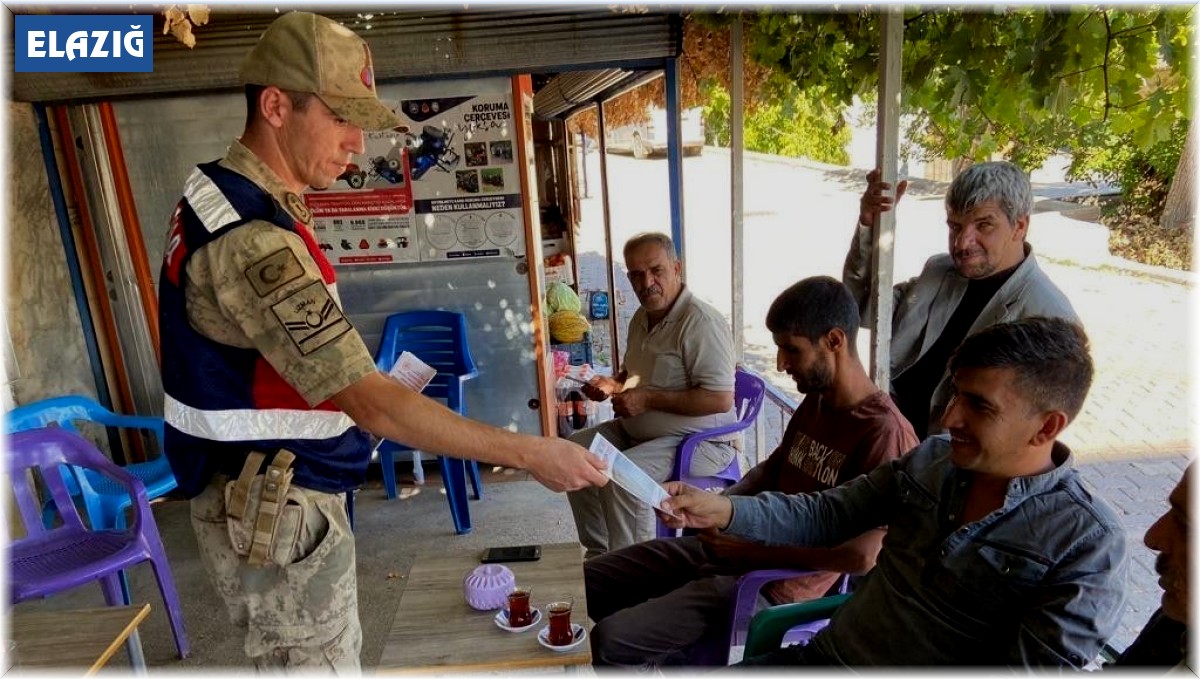 Elazığ'da jandarma ekipleri, vatandaşları suda boğulmalara karşı bilgilendirdi