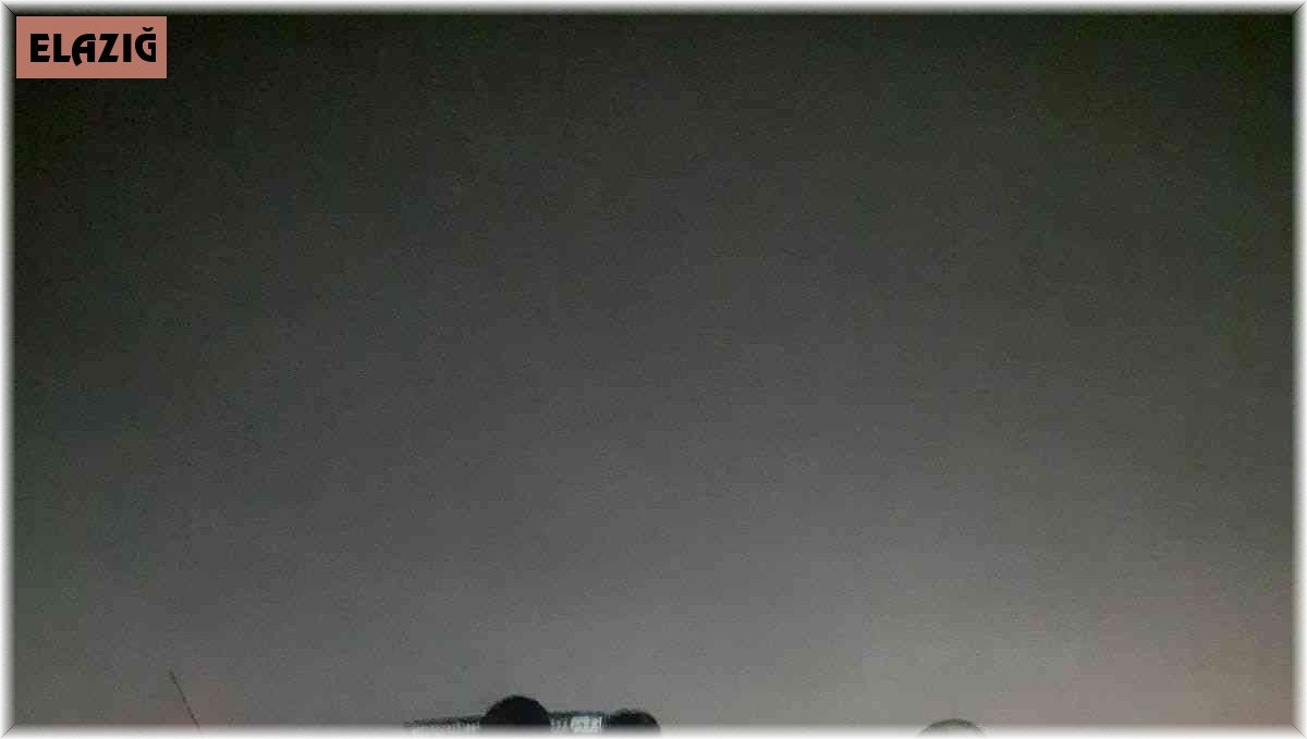 Elazığ'da jandarma ekipleri yolda mahsur kalan 5 vatandaşın imdadına yetişti