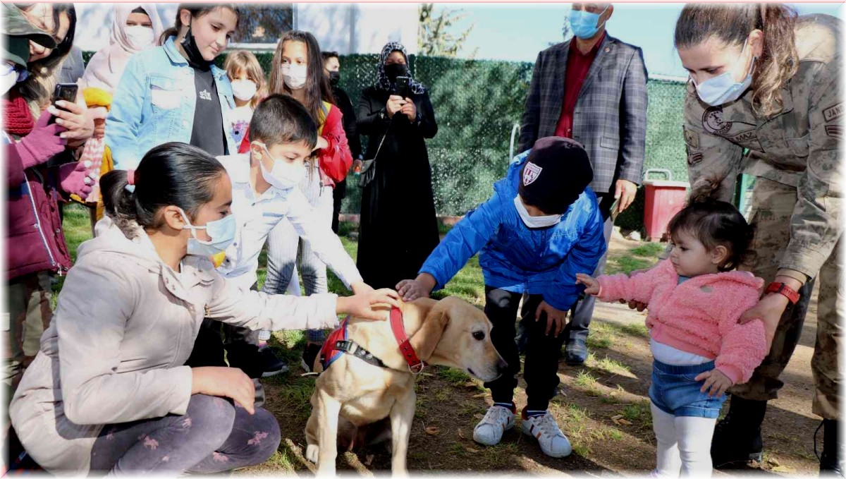 Elazığ'da jandarma, kanserle savaşan minik kahramanları ağırladı