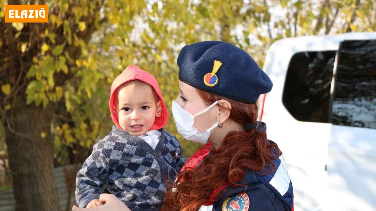 Elazığ'da jandarmadan 20 Kasım Dünya Çocuk Hakları Gününde anlamlı etkinlik