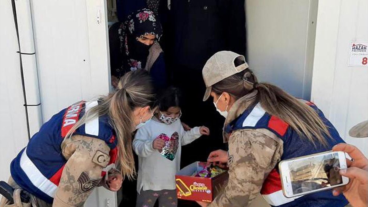 Elazığ'da jandarmadan depremzede çocuklara psikososyal destek
