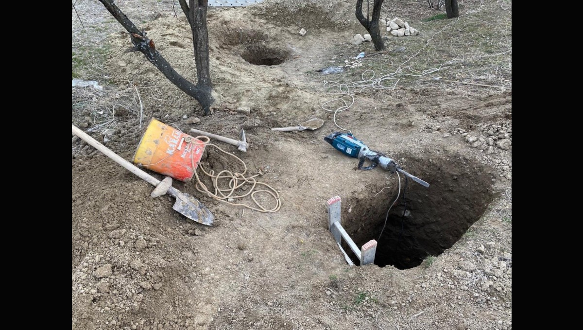 Elazığ'da kaçak kazı yapan 3 kişi suçüstü yakalandı