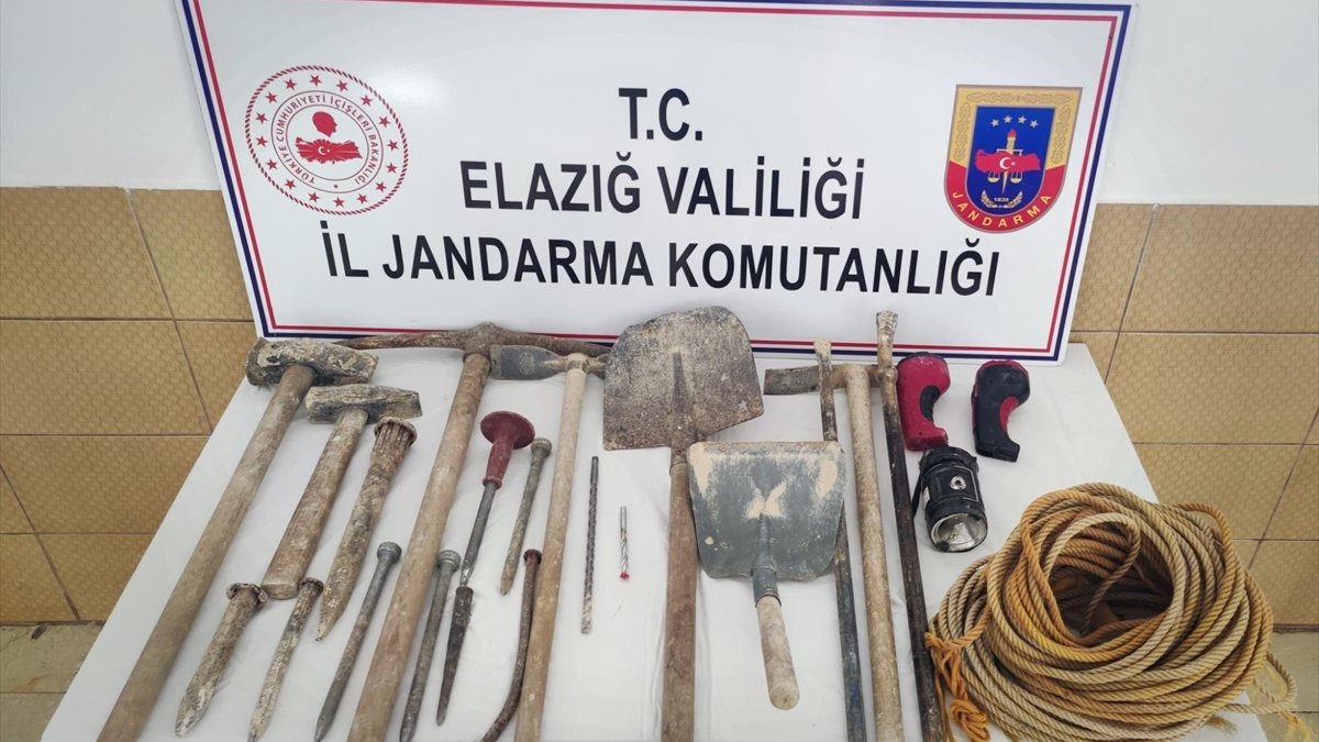 Elazığ'da kaçak kazı yapan 3 şüpheli suçüstü yakalandı