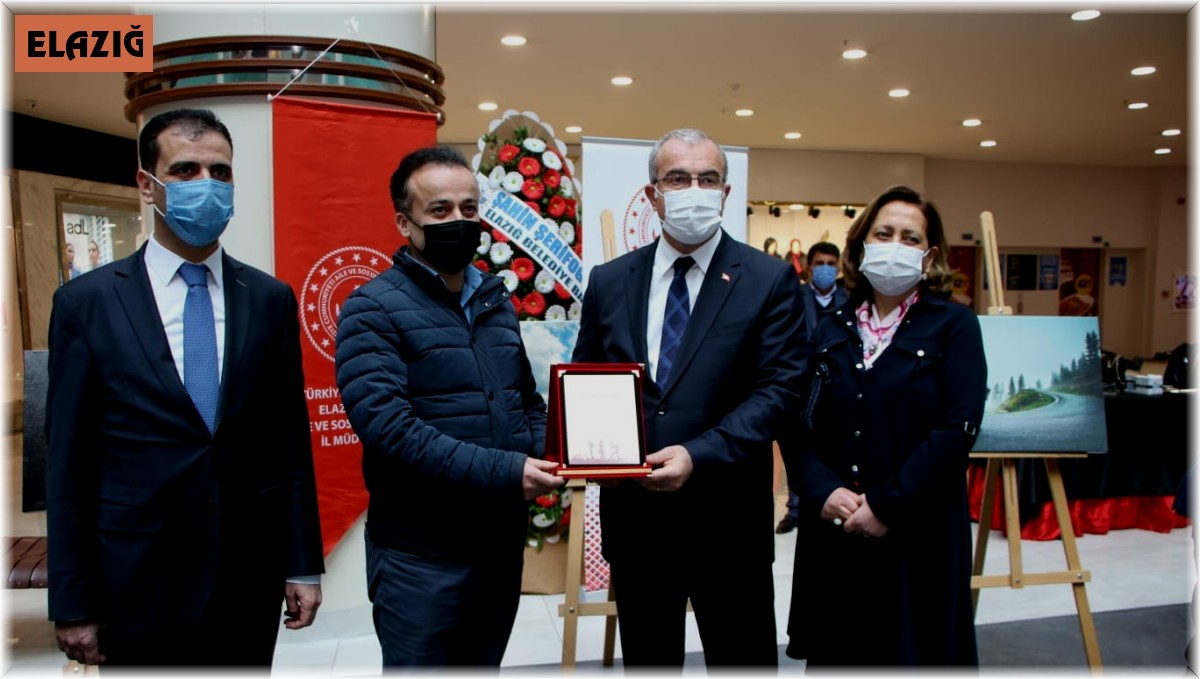 Elazığ'da 'kadın ve yaşam' konulu fotoğraf yarışması eserleri sergilendi