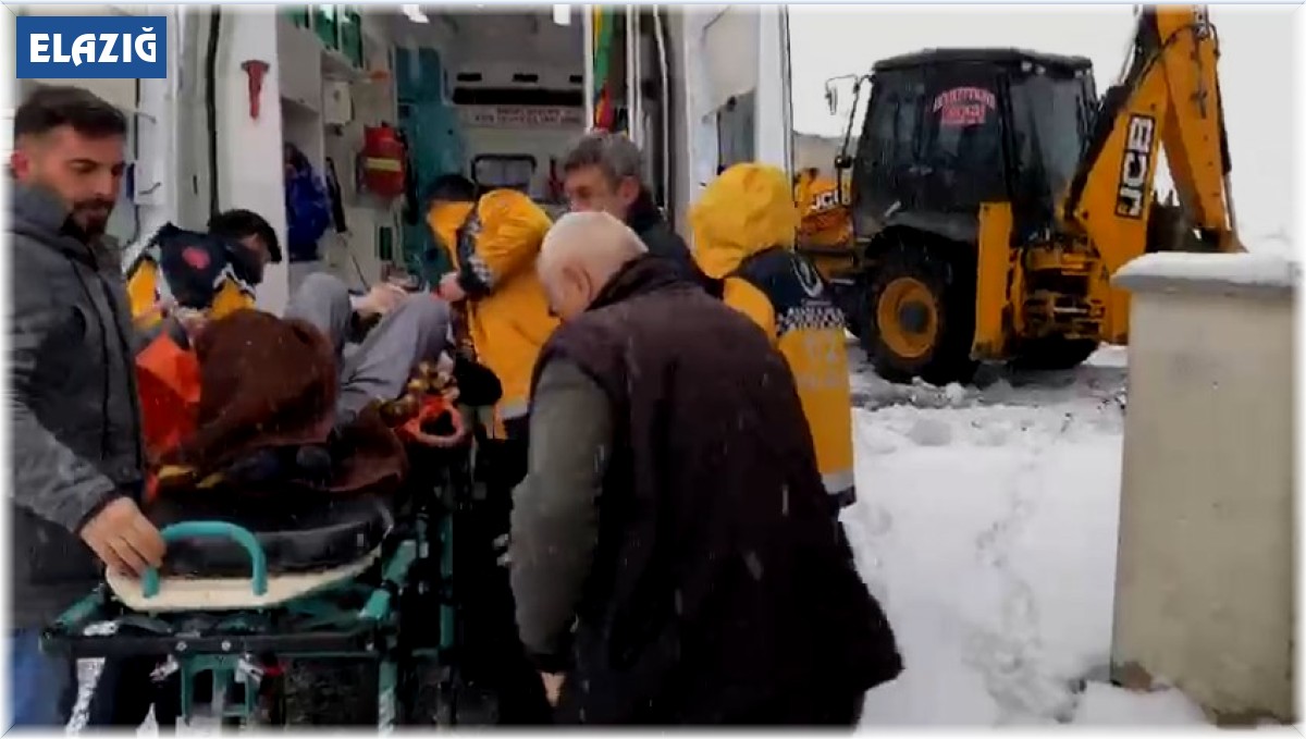 Elazığ'da kalp hastası köylü, ekiplerin yarım saatlik çalışmasıyla hastaneye kaldırıldı