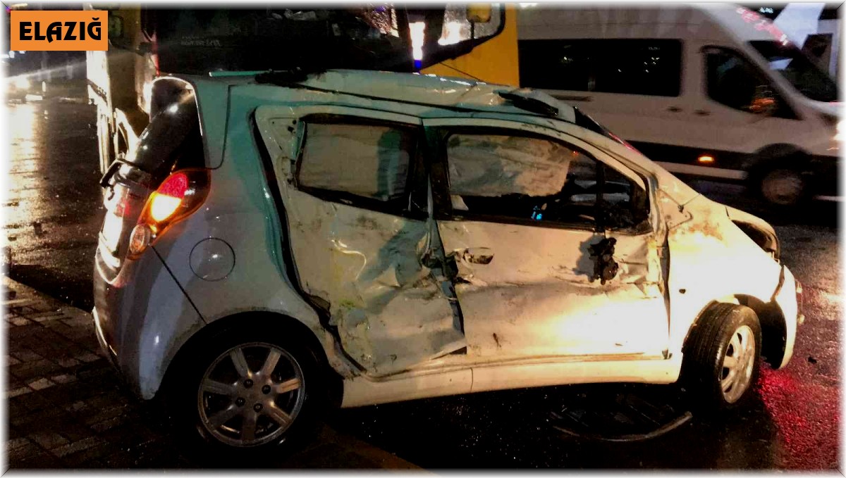 Elazığ'da kamyon ile otomobil çarpıştı: 1 yaralı