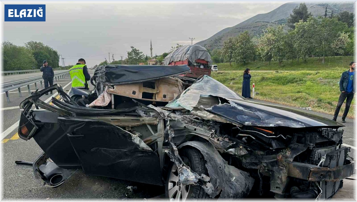 Elazığ'da kamyon ile otomobil çarpıştı: 4 yaralı