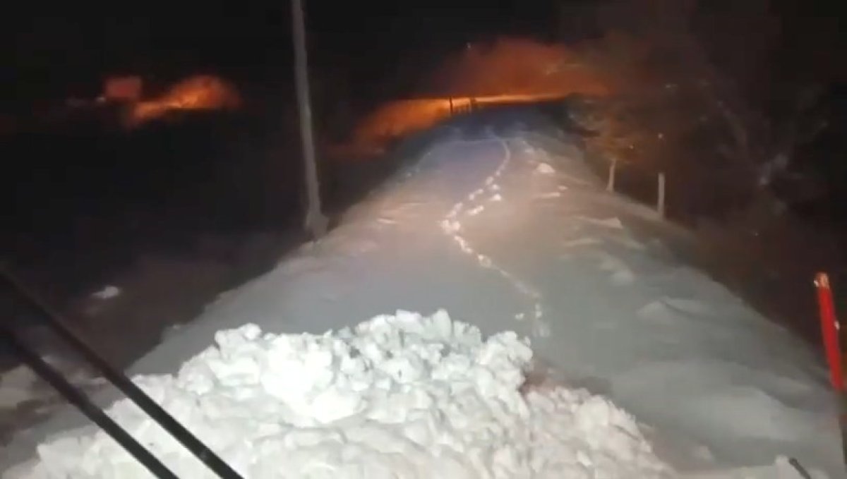 Elazığ'da kapanan 67 köy yolunu açma çalışmaları sürüyor