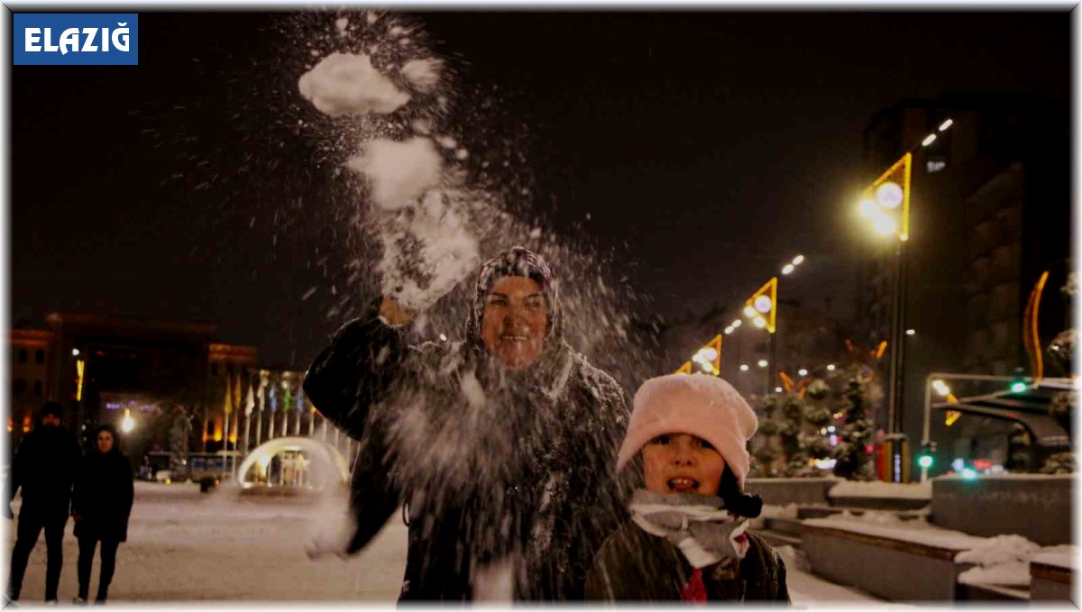 Elazığ'da kar kartpostallık görüntüler oluşturdu