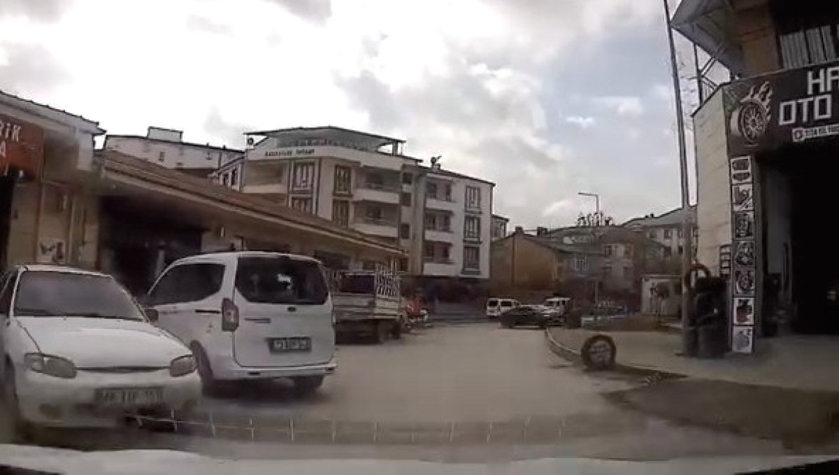 Elazığ'da kaza ucuz atlatıldı: Saniyelerle ölümden döndü