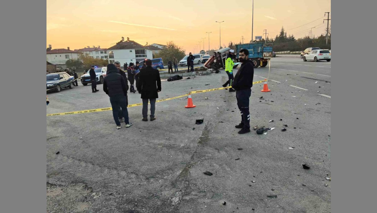 Elazığ'da kazada savrulan araç yayaya çarptı: 1 ölü, 2 yaralı