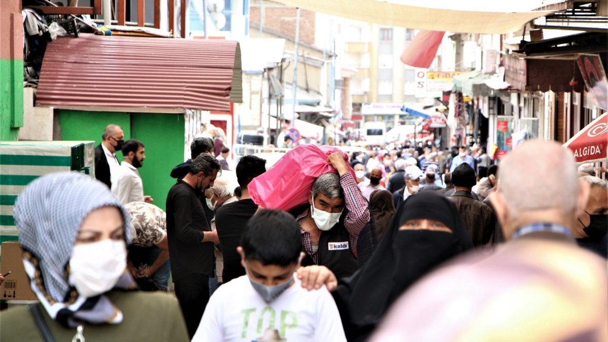 Elazığ'da kısıtlama öncesi alışveriş yoğunluğu