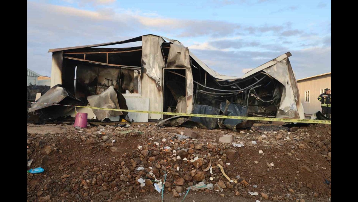 Elazığ'da konteyner yangını: 3 kişi yaralandı