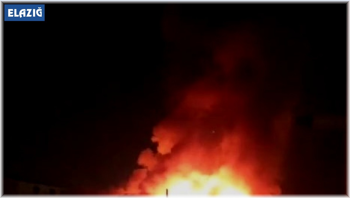 Elazığ'da korkutan çatı yangını